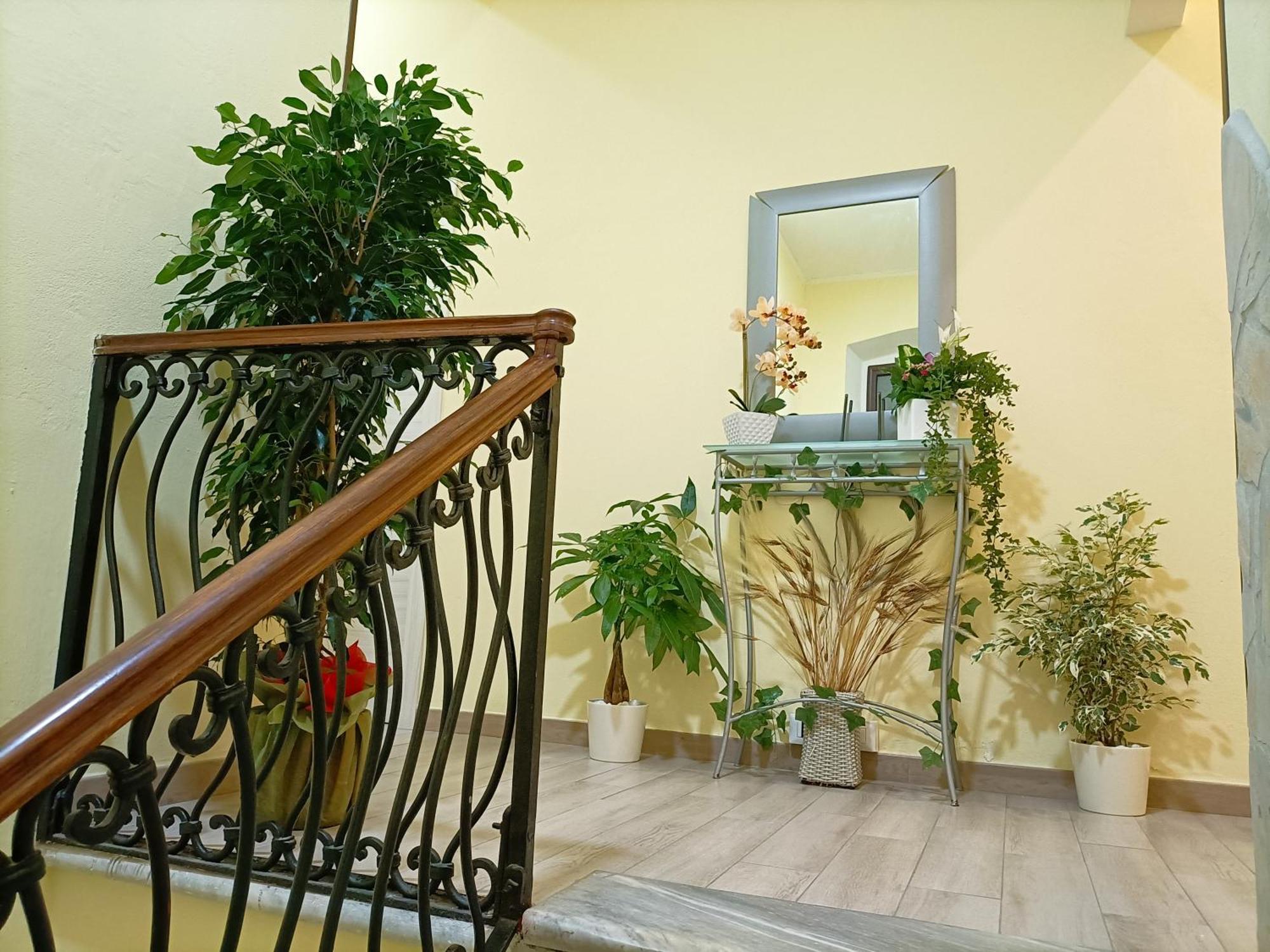 Domos La Corte Ghibellina Guest house *