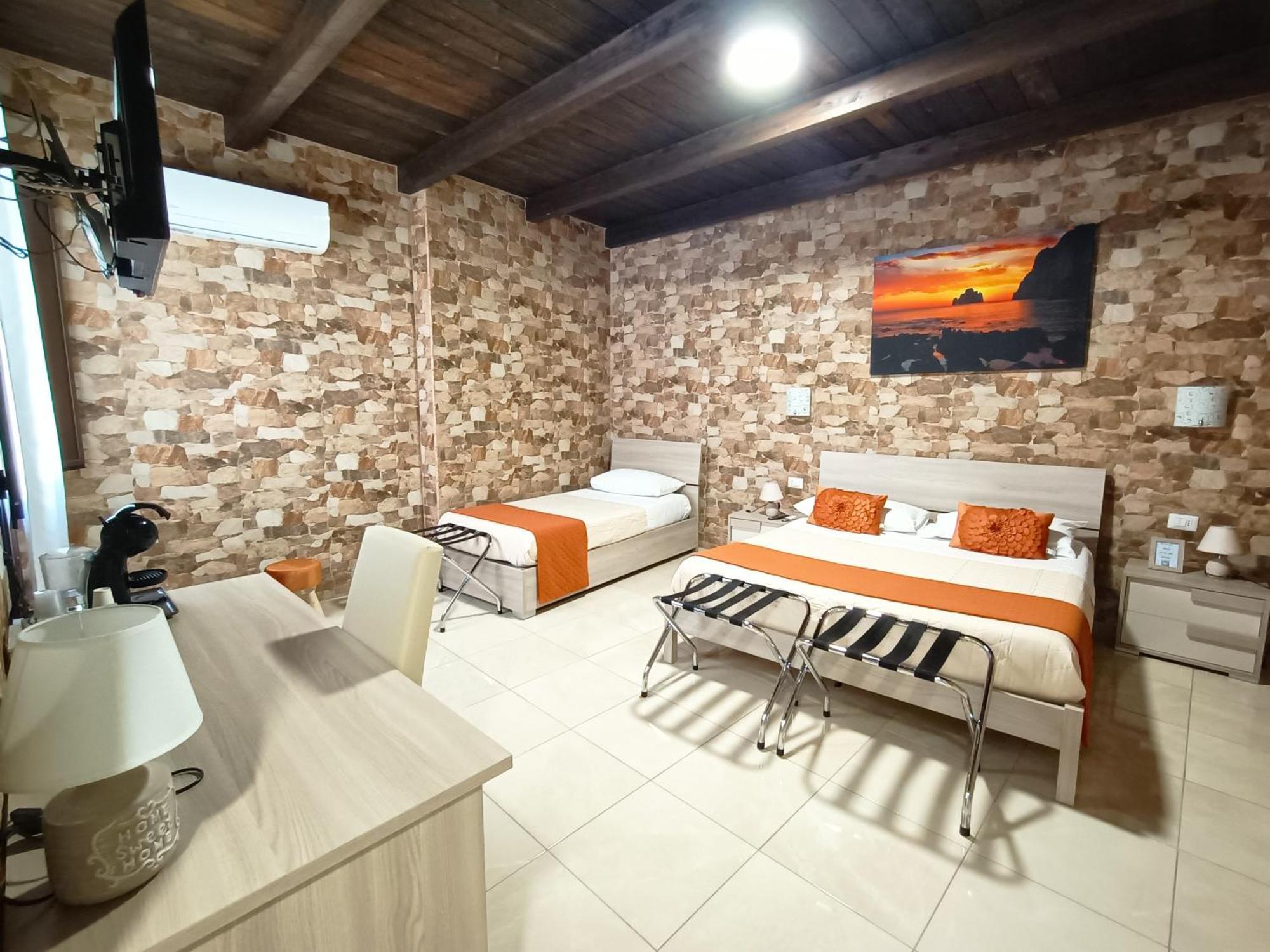 Domos La Corte Ghibellina Guest house